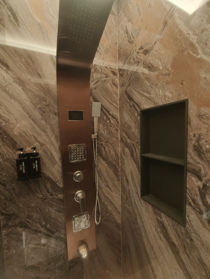 Service apartment bathroom fittings and wall finishes